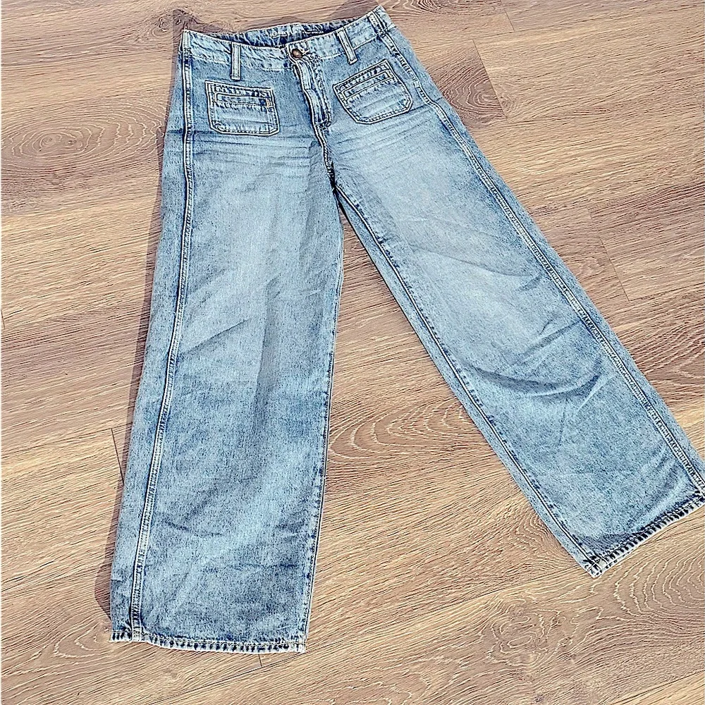 High rise very wide leg great butt denim perfect fit no stretch, front pockets - Picture 3 of 4